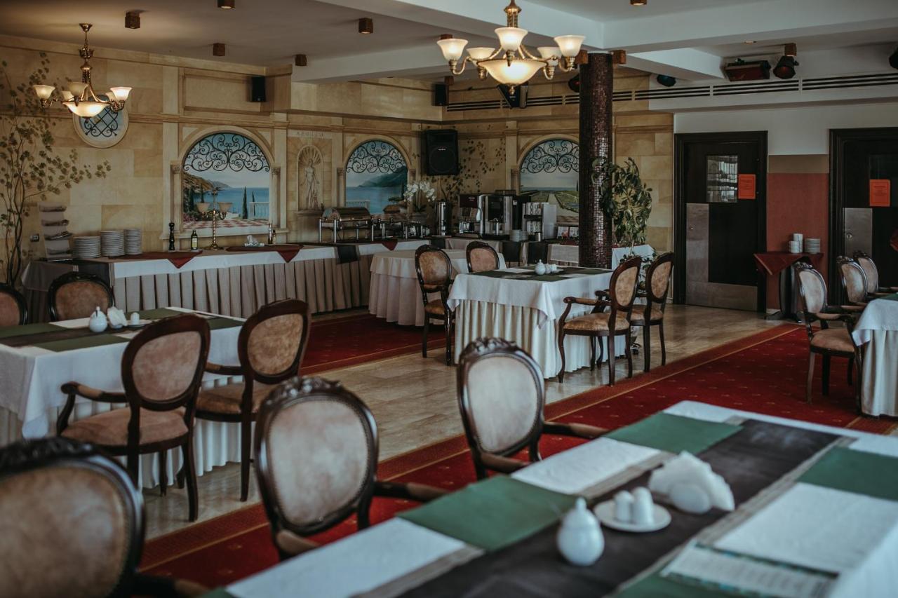 Hotel Apollo Darlowko Ngoại thất bức ảnh