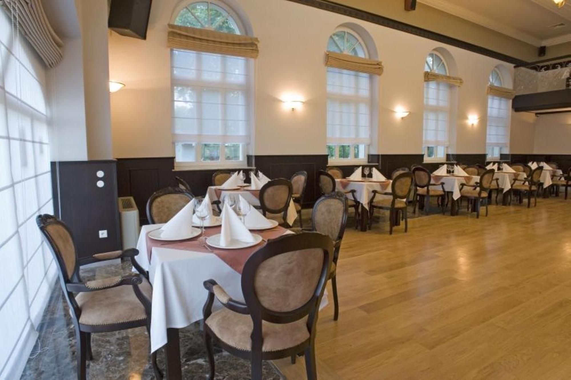 Hotel Apollo Darlowko Ngoại thất bức ảnh