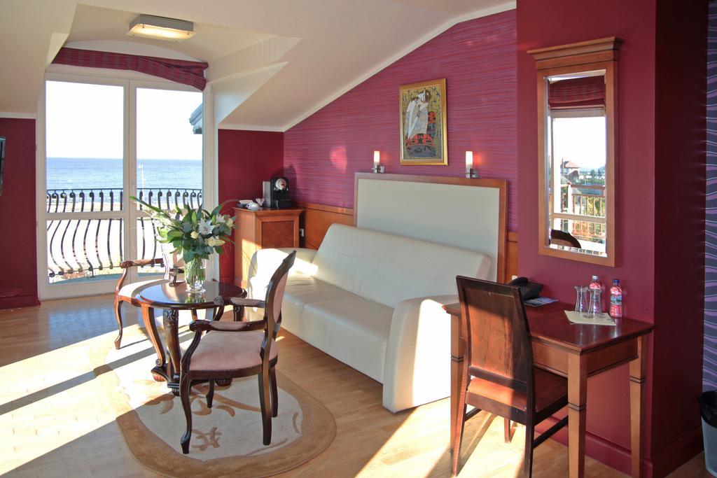Hotel Apollo Darlowko Ngoại thất bức ảnh