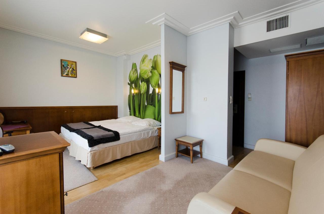 Hotel Apollo Darlowko Ngoại thất bức ảnh